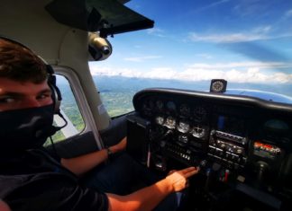 Mit dem kleinen Flieger: Von Limón nach San José