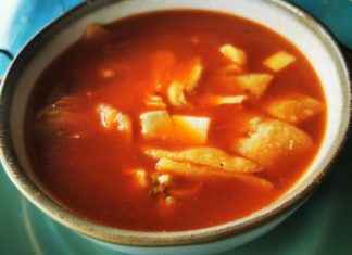 Die Suppe mit Biss: Hähnchen und Takkos inklusive